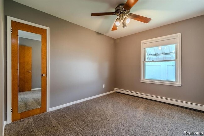 Building Photo - 629 N Vermont Ave