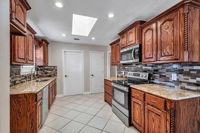 Building Photo - 1800 W 23rd St