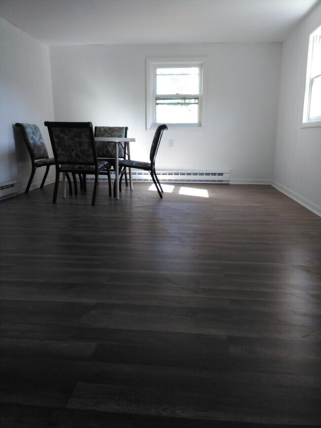 Building Photo - Discover your ideal living space in the he...