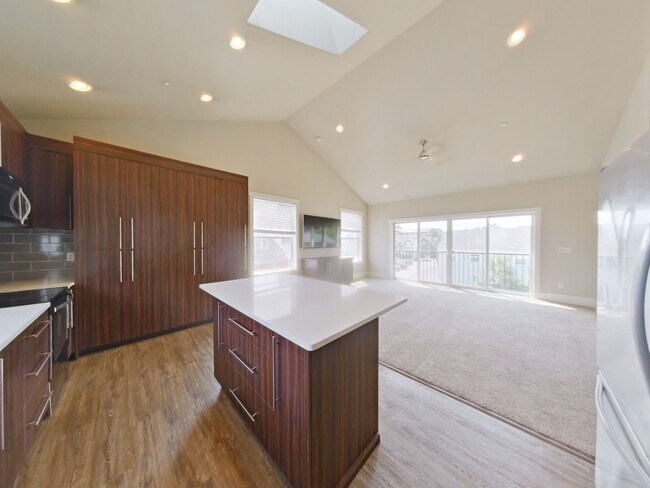 Building Photo - Greek Street Townhomes (335)