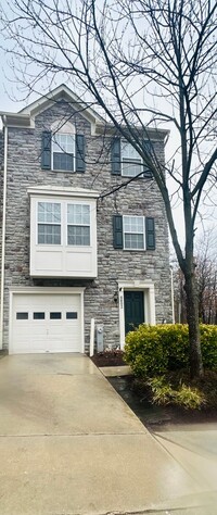 Building Photo - LARGE TOWNHOME with Pool - Howard County MD