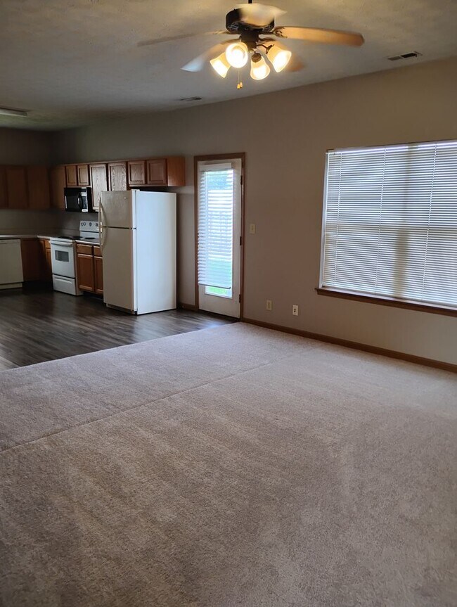 Building Photo - 3368 Edison Dr