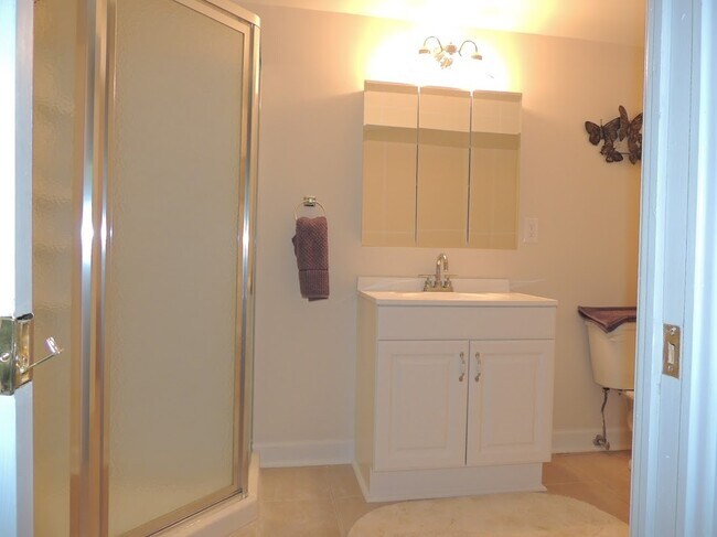 Building Photo - 3 Bedroom, 2 bathroom Ranch for Rent!