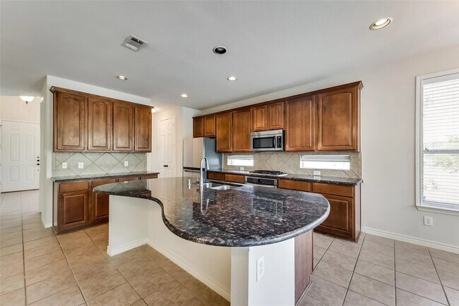 Building Photo - 11104 Seguin Dr
