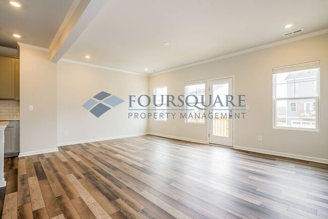 Building Photo - Townhome | 2nd Floor Back Deck | Washer/ D...