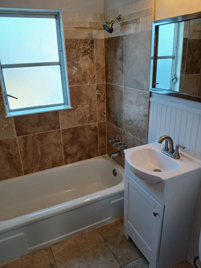 Building Photo - 5413 Jersey Ave S