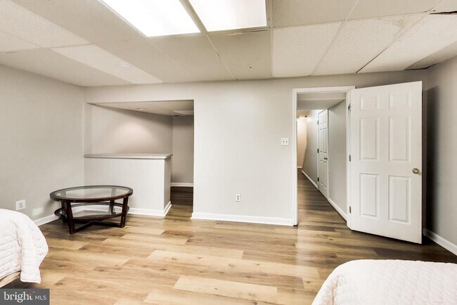 Building Photo - 10075 Maple Leaf Dr