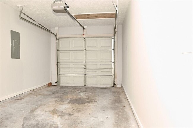 Building Photo - 130 Springbottom Dr SE