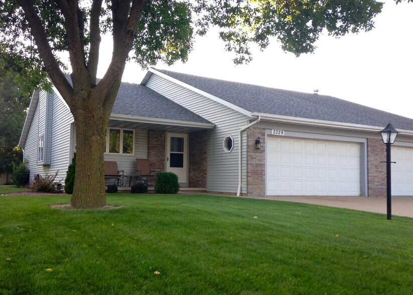 Primary Photo - 2331 Skylark Drive