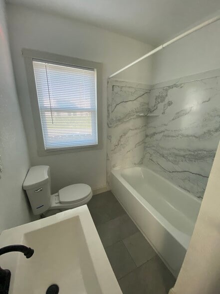 Building Photo - 1930 Marin St