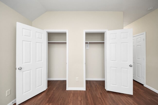 Building Photo - 819 Sun Prairie Dr