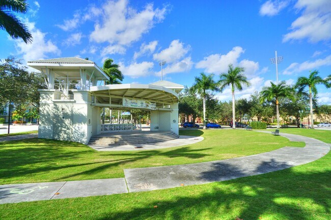 Building Photo - 1139 Town Center Dr