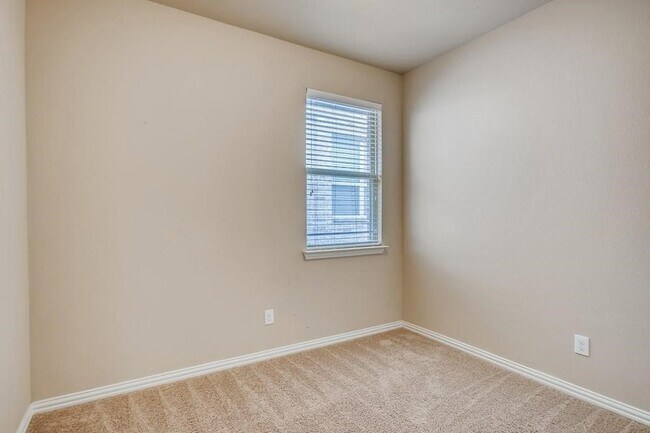 Building Photo - 2753 Calmwood Dr