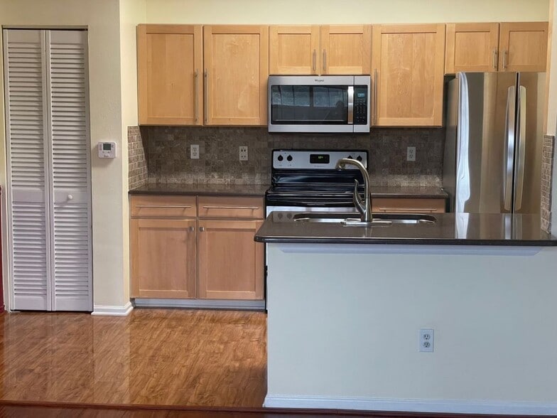 Building Photo - 14328 Fredricksburg Dr