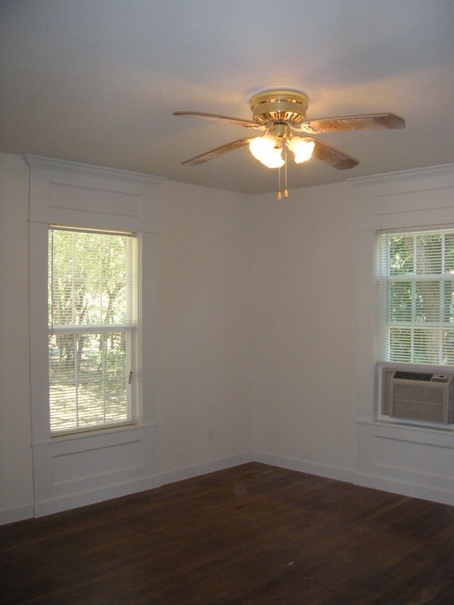Building Photo - CUTEST COTTAGE IN ROSEDALE - 2BD 1BA $2100