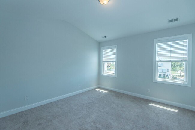 Building Photo - Beautiful Oyster Point Townhome - Mt. Pleasant