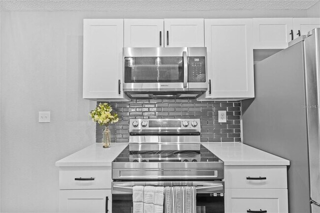 Building Photo - 10265 Gandy Blvd N