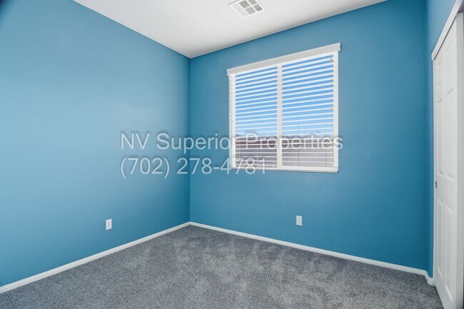 Building Photo - NW!! 4 Bedrooms!!! One Bedroom Down!!  Pool!!! Tankless Hot Water Heater!! Court yard at entrance...