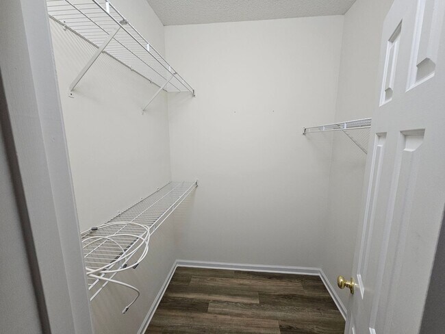 Building Photo - 5840 Longwood Dr