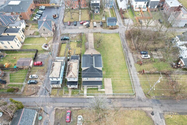 Building Photo - 272 S 22nd St