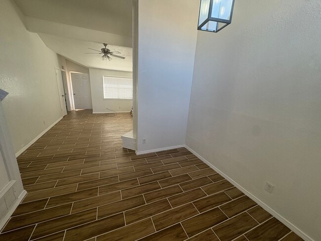 Building Photo - EASTSIDE DUPLEX FOR RENT