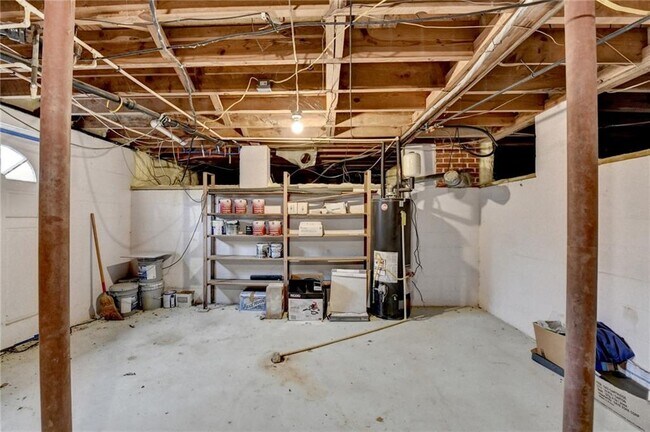 Building Photo - 8 Highland Ln