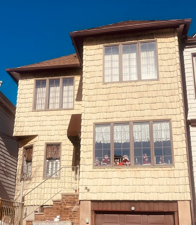 Building Photo - 39 W 35th St