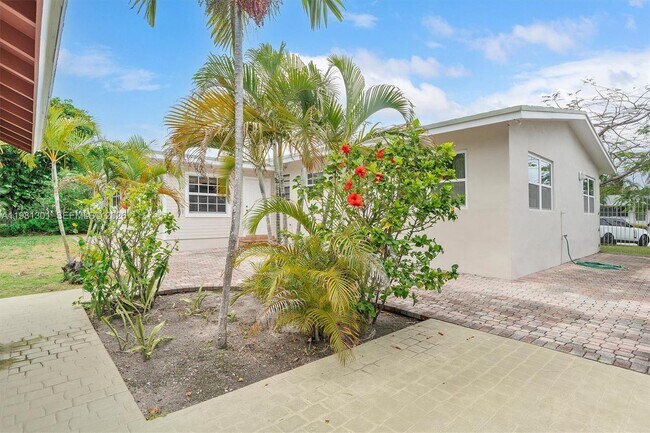 Building Photo - 300 187th St