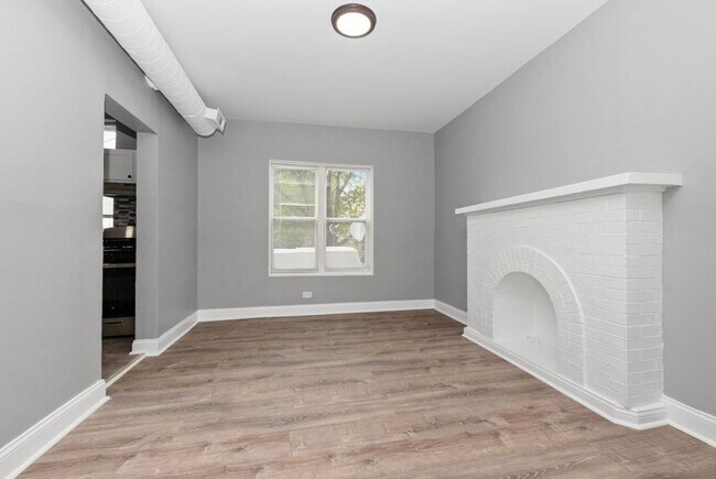 Interior Photo - 4230-38 Michigan