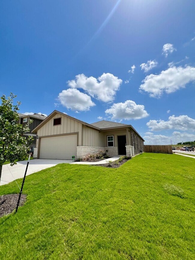 Primary Photo - Charming 3BR 2BA House in Buda