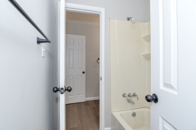 Building Photo - Excellent Newly Renovated Home!