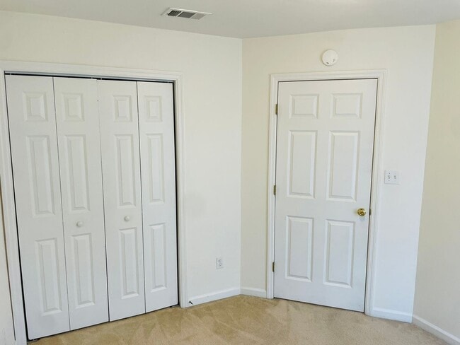 Building Photo - GLEN AT GOLDEN EAGLE