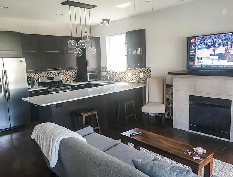 Building Photo - 1916 N Kedzie Ave