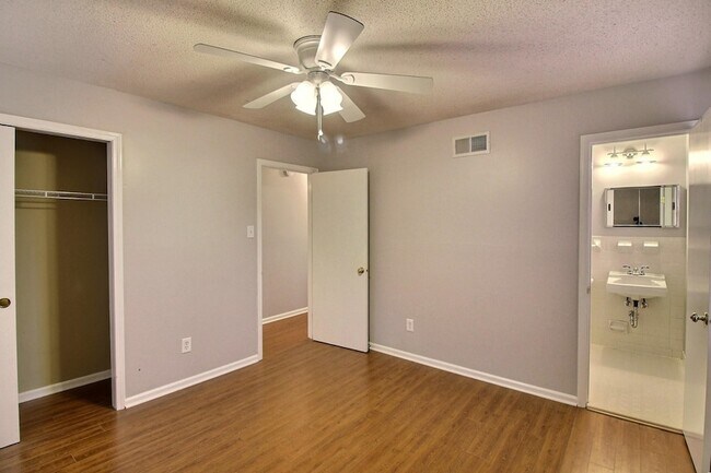 Building Photo - 955 Poplar Leaf Rd