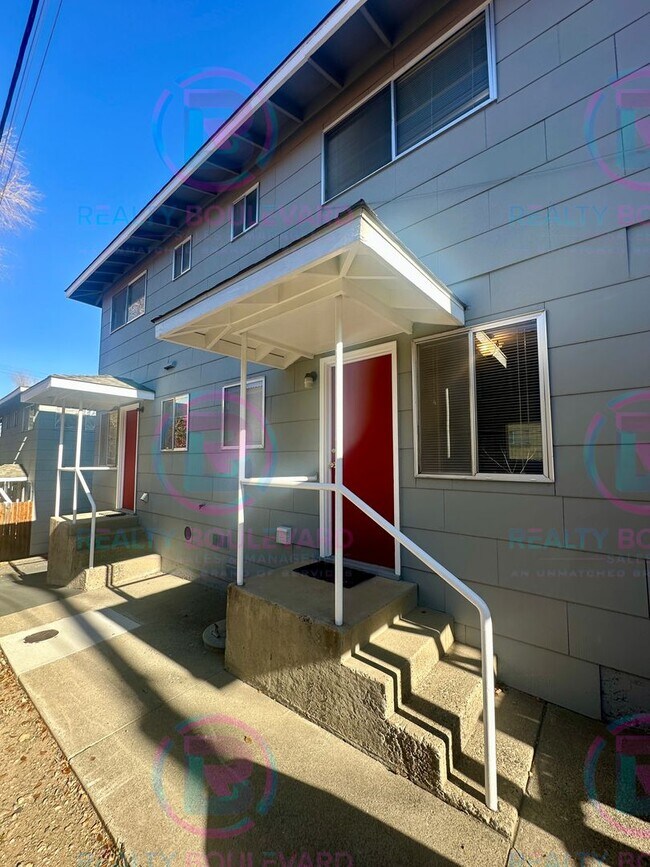 Building Photo - Delightful One-Bedroom + Office Near Idlewild Park