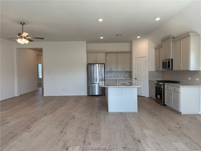 Building Photo - 6222 Greenville Dr