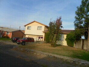 Building Photo - Split level Stanfield Home!!