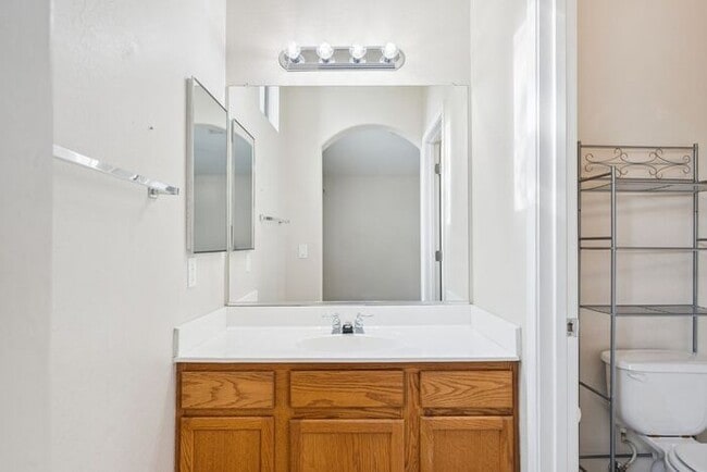 Building Photo - Charming 3-bed, 2-bath townhome in gated community!