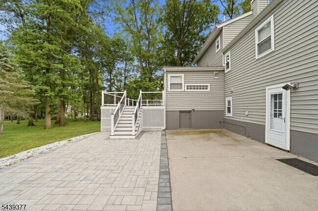 Building Photo - 47 Crossbrook Rd