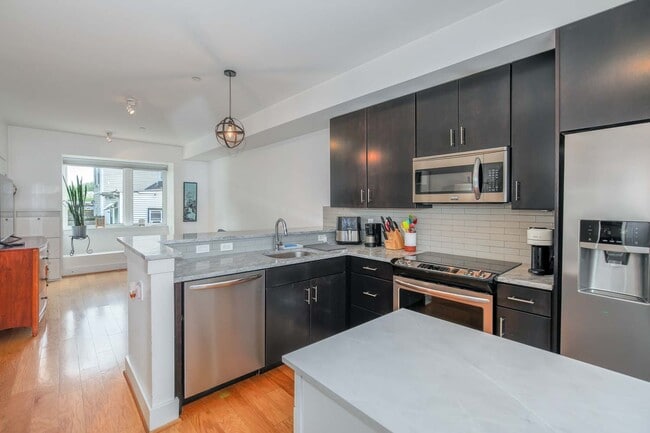 Building Photo - 1202 Jackson St NE