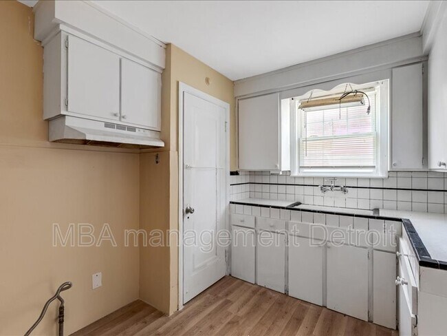 Building Photo - 12016 Elmdale St