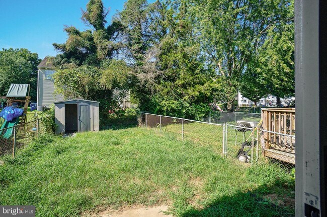 Building Photo - 307 Meeting House Ln