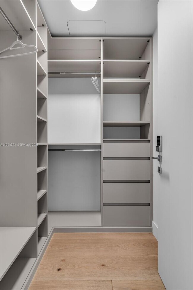 Building Photo - 300 Biscayne Blvd Way