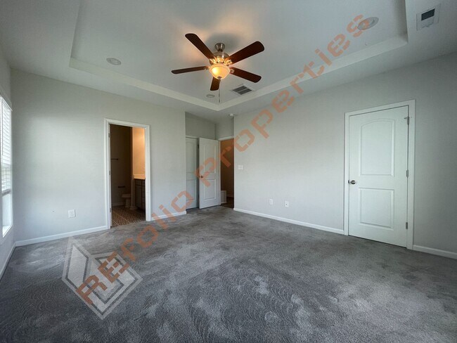 Building Photo - Beautiful 4BD 2.5BA Home w/Primary Suite o...