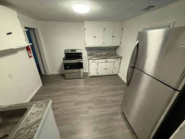 Building Photo - Charming 2 bedroom home in the heart of Columbia. Extra space for a den or spare bedroom.