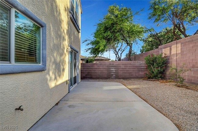 Building Photo - 2431 Lilac Cove St