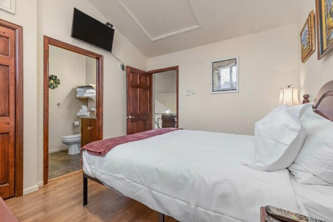 Building Photo - 600 South Park Avenue