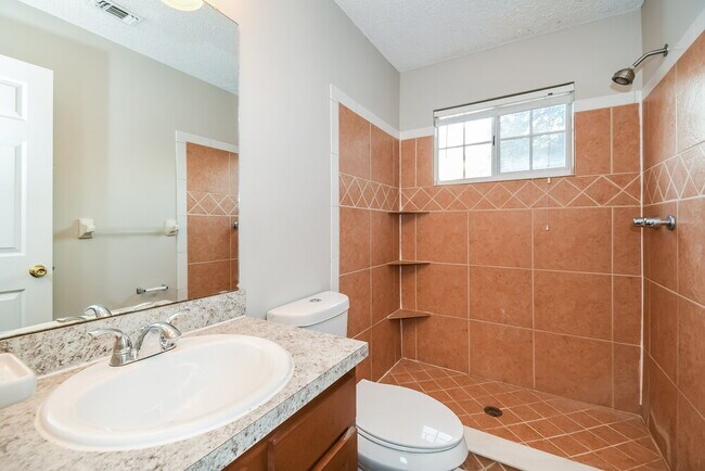 Building Photo - 1853 Alberta Ct N