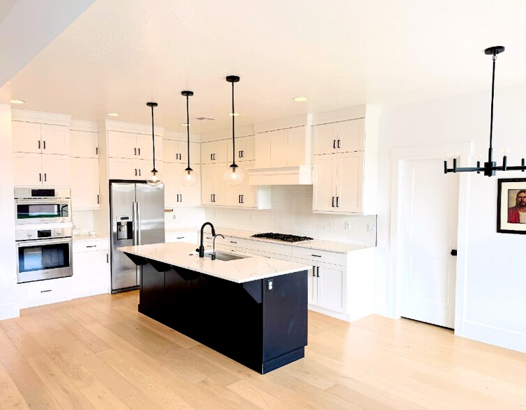 Building Photo - 6264 Sonic Dr
