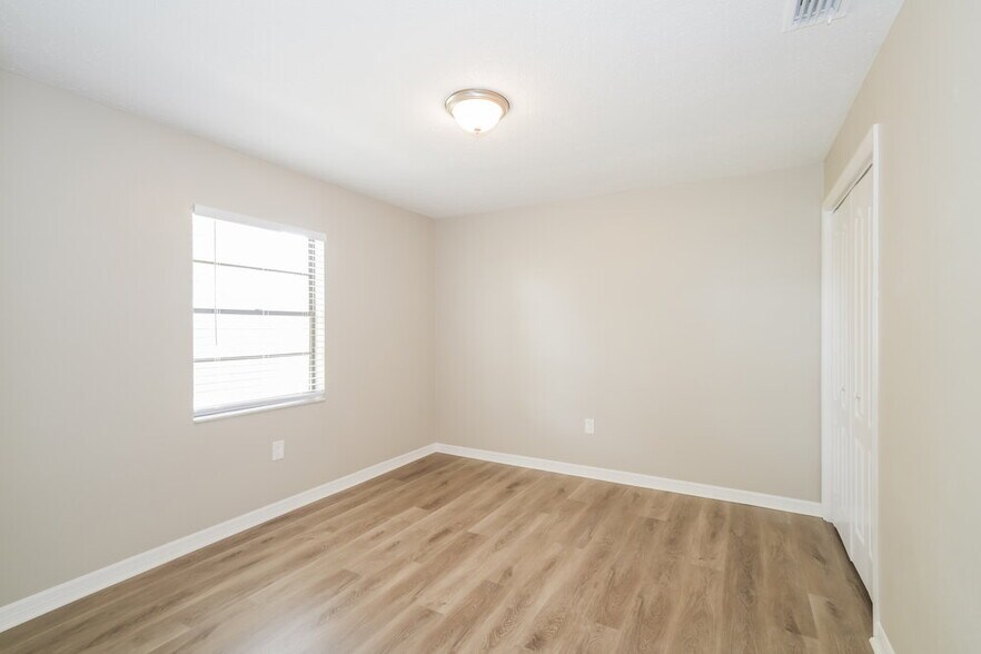 Building Photo - 22853 Fern Ct